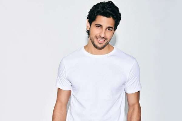 Sidharth Malhotra Net Worth 2023, Salary, Income, Bio, GF