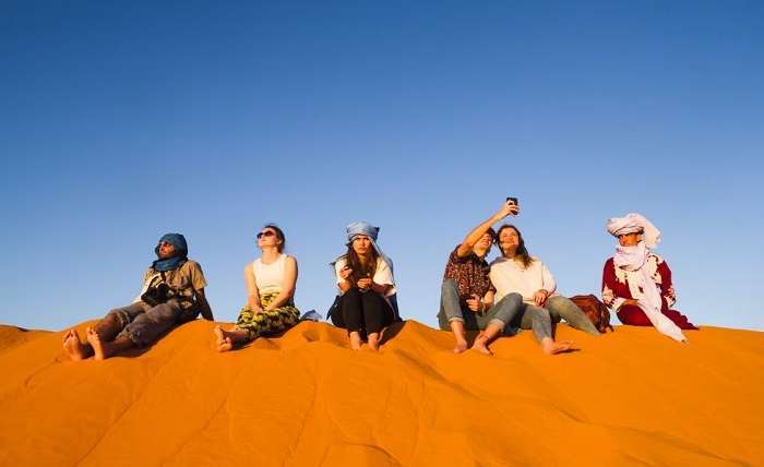 You are currently viewing Dubai Desert Safari: Experience Arab Time and Culture in the Golden Desert