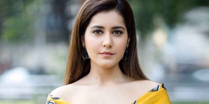 Rashi Khanna Biography and Early Life